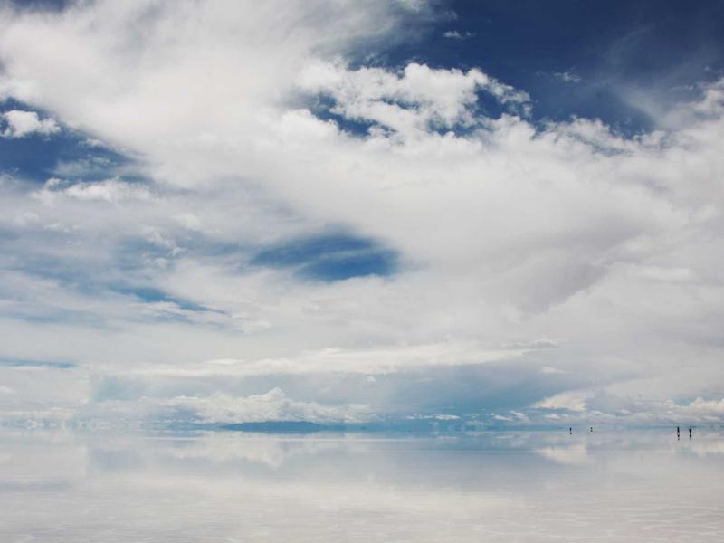 Représentation schématique d'une vitamine C liposomale avec sa capsule de lipides, symbolisant une absorption améliorée.